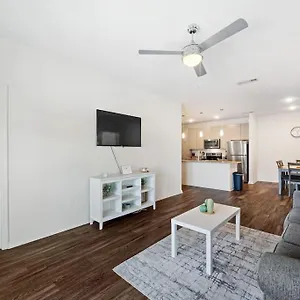 Apartment Lavish 2br In, Tampa